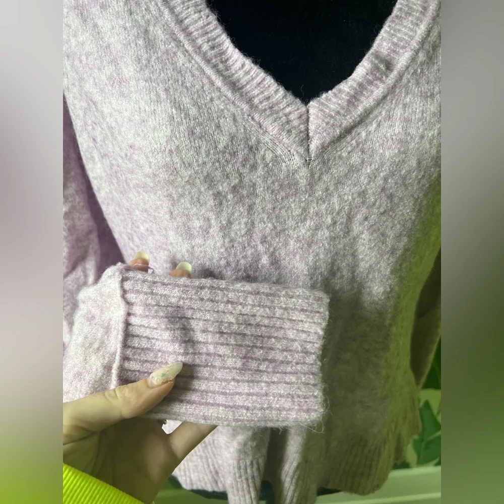 J Crew Womens Lilac Pink V-Neck Merino Wool Blend‎ Sweater Medium
